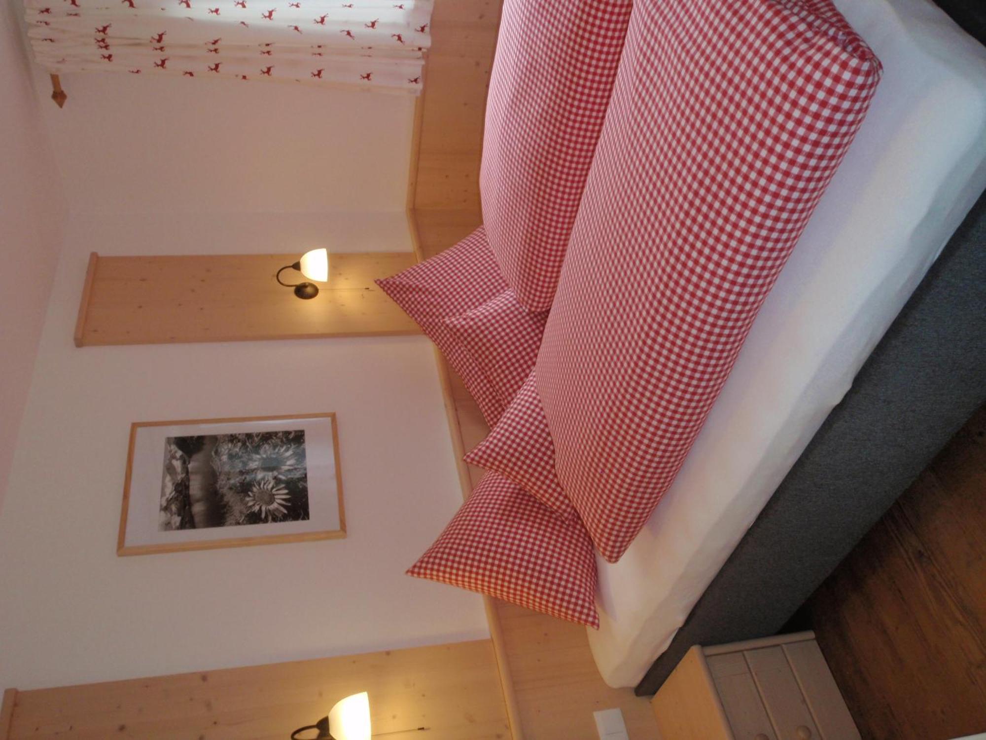 Landhaus Alpenjaeger Hainzenberg Kamer foto