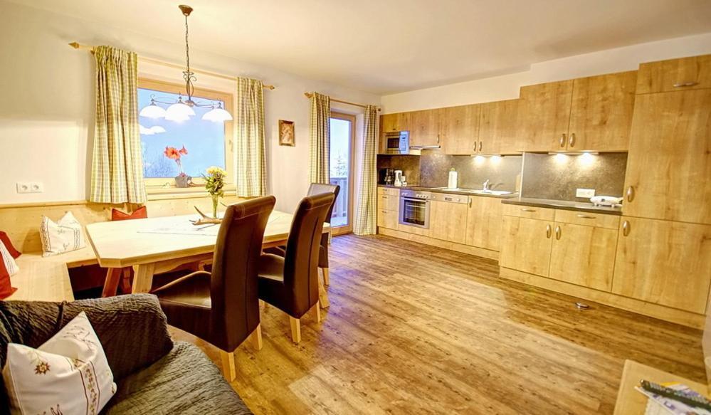 Landhaus Alpenjaeger Hainzenberg Kamer foto