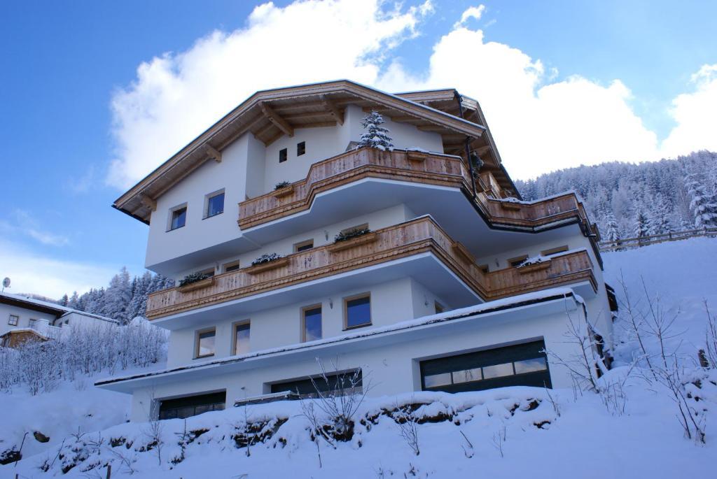 Landhaus Alpenjaeger Hainzenberg Buitenkant foto